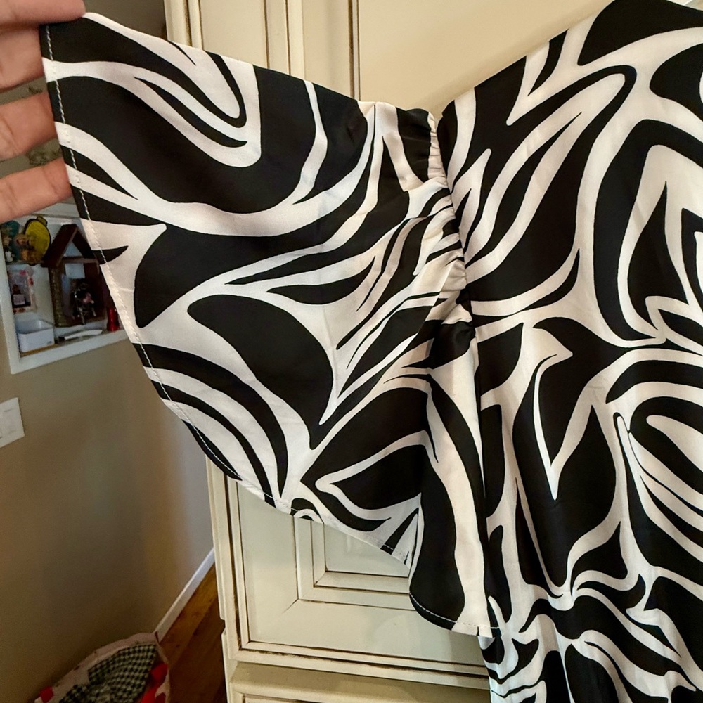 Nicole Miller! Black and White Patterned Dress - Picture 8 of 8